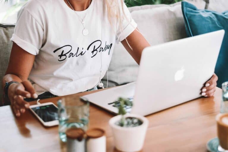 woman working on laptop to create her online course